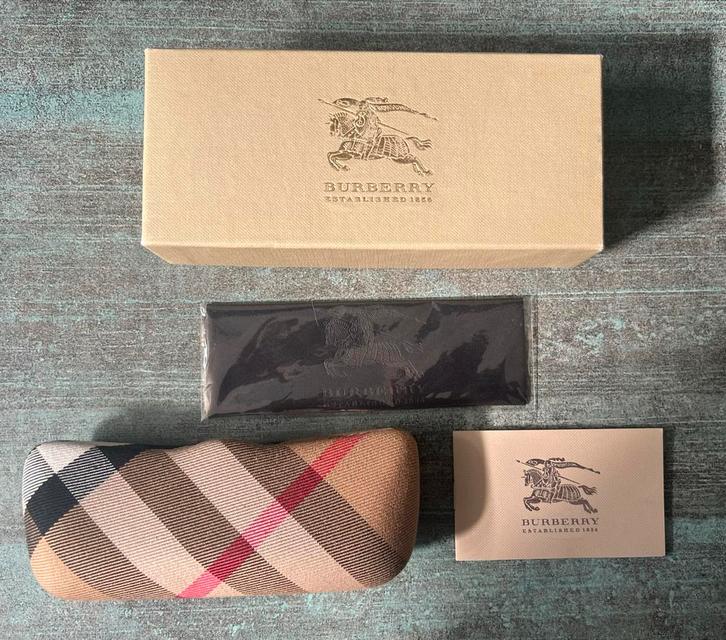 Burberry Brillenkoker - Zo goed als nieuw, Sieraden, Tassen en Uiterlijk, Zonnebrillen en Brillen | Dames, Zo goed als nieuw, Zonnebril