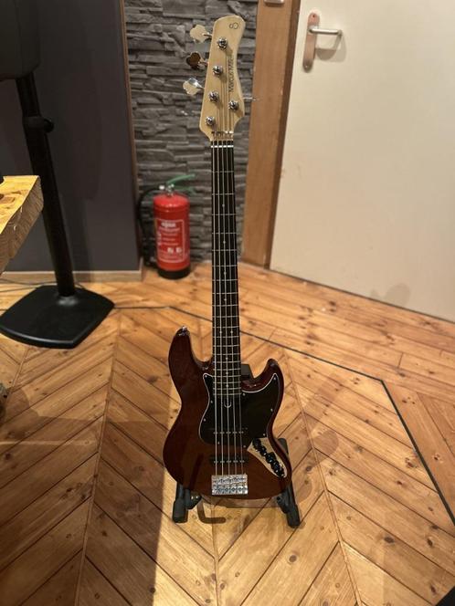 Marcus Miller V3 5-string basgitaar - mahonie, Muziek en Instrumenten, Snaarinstrumenten | Gitaren | Bas, Nieuw, Elektrisch, 5-snarig