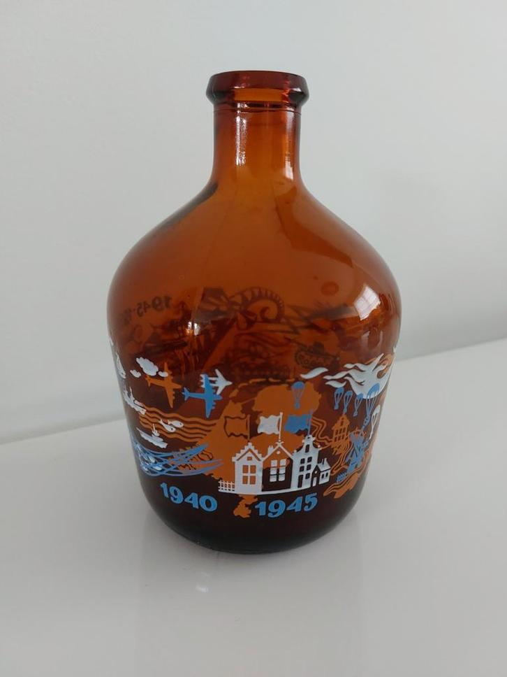 Oude bruine fles herdenking WO2 1940 - 1945, Verzamelen, Militaria | Tweede Wereldoorlog, Nederland, Ophalen of Verzenden