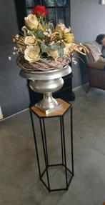 planten tafeltje met   vaas  kunstbloemen, Ophalen, Gebruikt