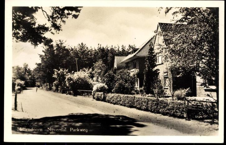 Hellendoorn - Nijverdal, Parkweg, gelopen 1956, Verzamelen, Ansichtkaarten | Nederland, Gelopen, Overijssel, 1940 tot 1960, Verzenden