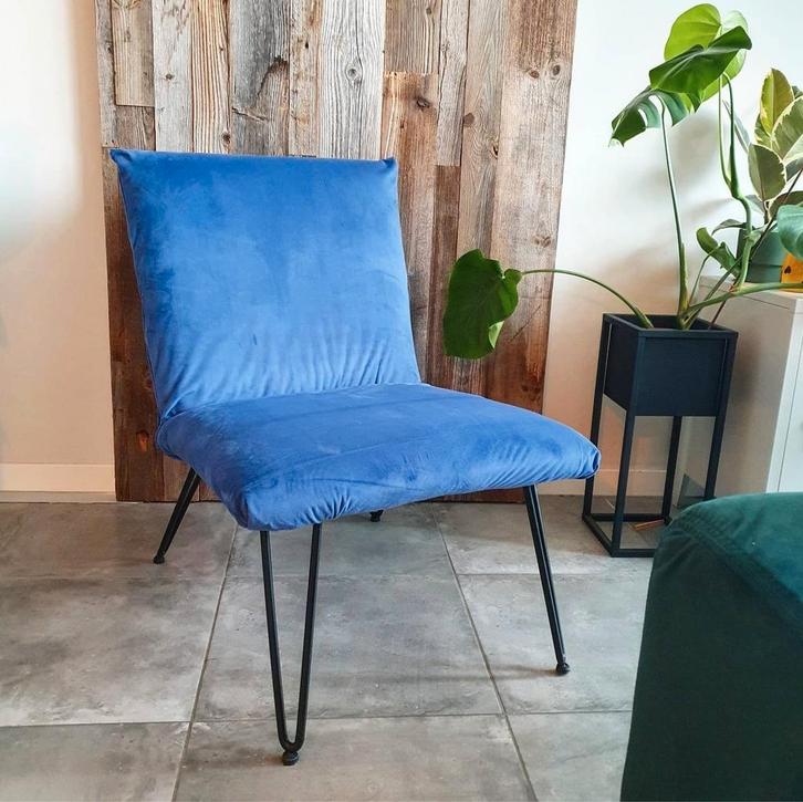 Blauwe velvet stoel / fauteuil, Huis en Inrichting, Stoelen, Zo goed als nieuw, Eén, Stof, Blauw, Ophalen