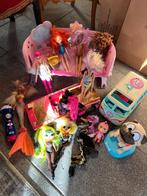 Partij speelgoed auto busje poppen oa barbie, Ophalen of Verzenden, Gebruikt