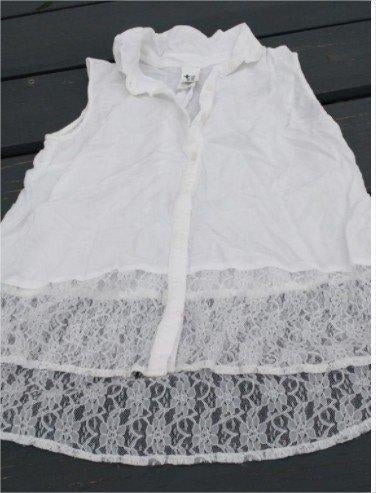 Mooi! Wit mouwloos bloesje met kanten rand maat 158 / 164, Gebruikt, Meisje, Overhemd of Blouse, Ophalen of Verzenden