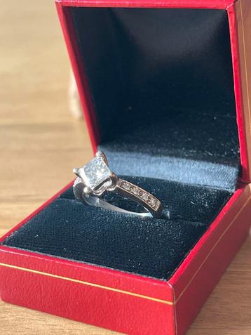 Zilveren ring 925 met steen beschikbaar voor biedingen