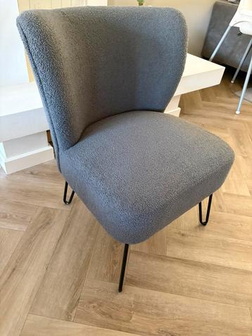 Een zeer mooie stoel fauteuil beschikbaar voor biedingen