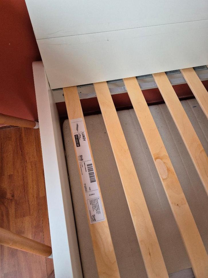 Ikea bed with mattress, Huis en Inrichting, Slaapkamer | Bedden, Gebruikt, Tweepersoons, 140 cm, 200 cm, Hout, Wit, Ophalen