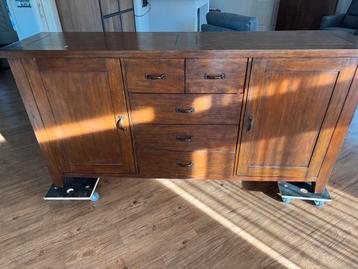 Dressoir beschikbaar voor biedingen