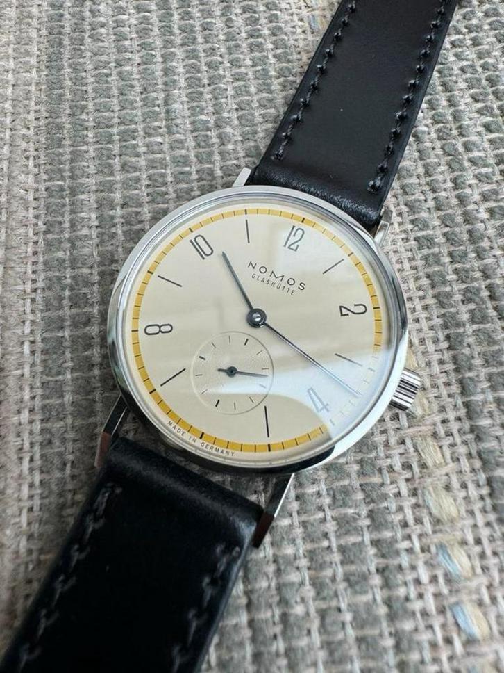 Nomos Glashutte Tangente A Century of Bauhaus Yellow 33mm, Sieraden, Tassen en Uiterlijk, Sporthorloges, Zo goed als nieuw, Ophalen of Verzenden