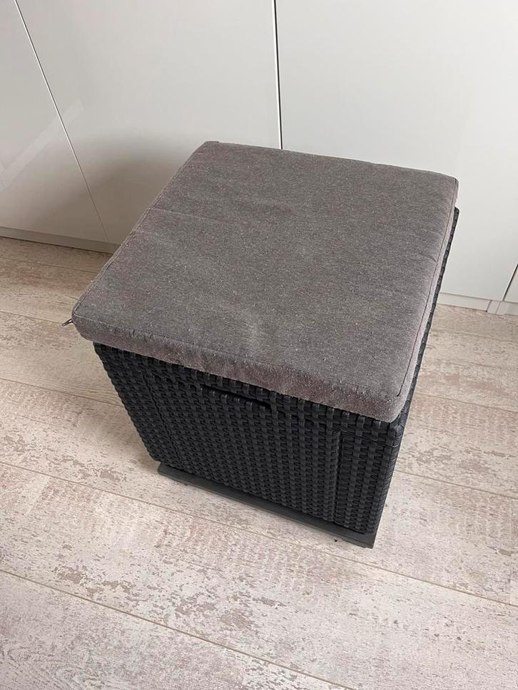 Opbergkruk – Donkergrijs met Kussen, Huis en Inrichting, Banken | Voetenbanken en Poefen, Zo goed als nieuw, Rechthoekig, Kunststof