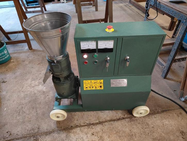 Mandoka pellet pers, Doe-het-zelf en Verbouw, Gereedschap | Overige machines, Zo goed als nieuw, Ophalen of Verzenden
