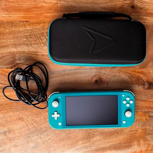Nintendo Switch Lite, Spelcomputers en Games, Spelcomputers | Nintendo Switch Lite, Zo goed als nieuw, Turquoise, Met beschermhoes of tas