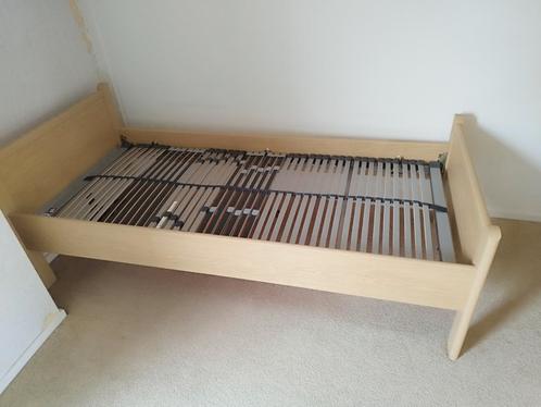 Houten Eenpersoonsbed met Lattenbodem, Huis en Inrichting, Slaapkamer | Bedden, Gebruikt, Eenpersoons, 90 cm, 200 cm, Hout, Beige