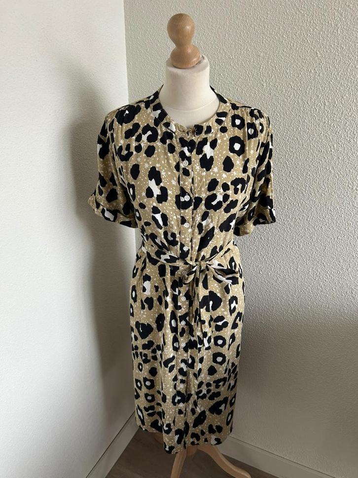 Fabienne Chapot maat L Maggie dress 2176, Kleding | Dames, Jurken, Zo goed als nieuw, Maat 42/44 (L), Beige, Onder de knie, Ophalen of Verzenden