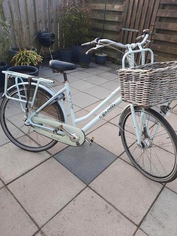 4 knappe Dames fietsen beschikbaar voor biedingen