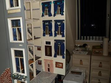 Poppenhuis beschikbaar voor biedingen