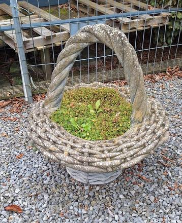 Betonnen Bloempot Mand beschikbaar voor biedingen