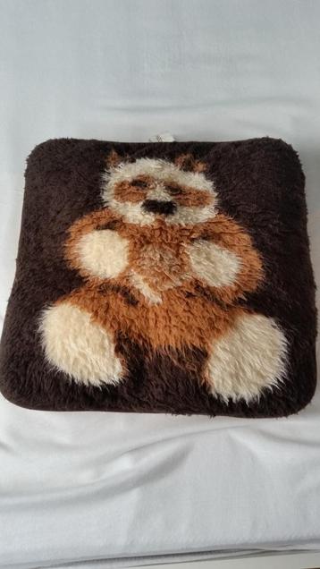 Kussen van natuurhaar ( beer ) beschikbaar voor biedingen