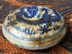Mooi antiek Chinees porselein doosje met een draak 9,2 cm., Antiek en Kunst, Ophalen of Verzenden