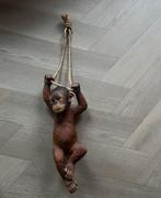 Aap Chimpansee Hangend Touw Tuin Ornament, Ophalen of Verzenden, Zo goed als nieuw, Overige materialen, Dierenbeeld
