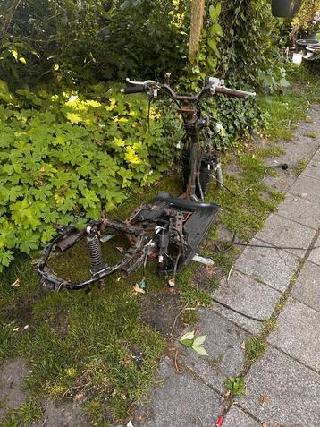 Scooter frame ophalen voor 2 sixpack Grolsch radler  beschikbaar voor biedingen