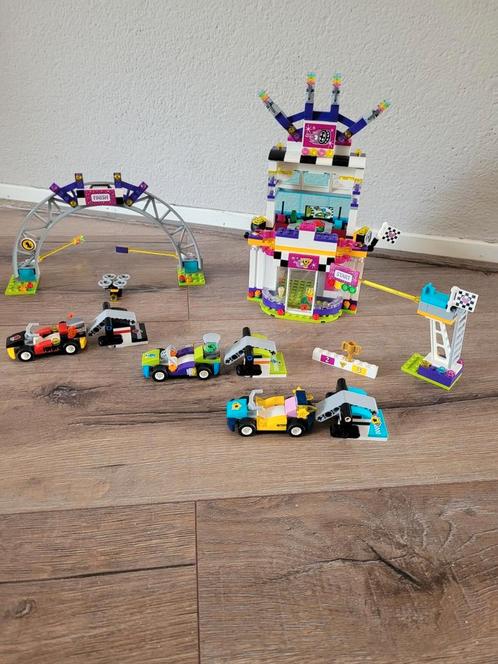 Lego friends de grote race dag 41352/ kartbaan, Kinderen en Baby's, Speelgoed | Duplo en Lego, Zo goed als nieuw, Ophalen of Verzenden