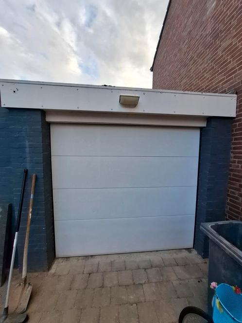 Garagedeur - Sectoraal - 2.37m breed, 2.17m hoog, Doe-het-zelf en Verbouw, Deuren en Horren, Gebruikt, Garagedeur, 215 cm of meer