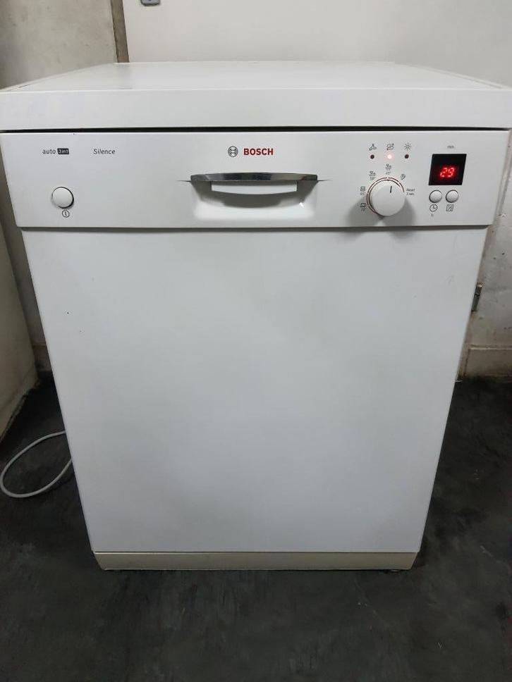 Nette Bosch Vrijstaand vaatwasser werkt Perfect, Witgoed en Apparatuur, Vaatwasmachines, Zo goed als nieuw, Vrijstaand, Minder dan 85 cm