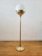 Messing vloerlamp en opaline glas van Vereinigte Werkstätten, Gebruikt, Mid Century Modern, Vintage design, Ophalen of Verzenden