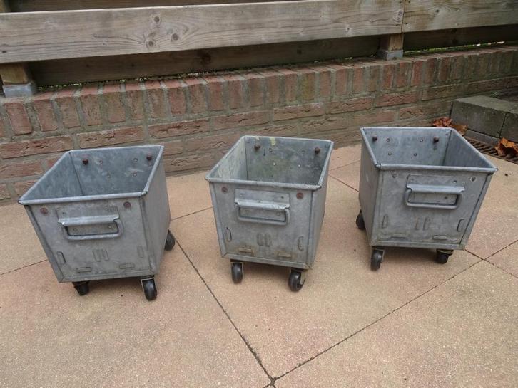3x industriele zinken plantenbak, magazijnbak , opbergbak,, Huis en Inrichting, Woonaccessoires | Kisten, Gebruikt, Minder dan 50 cm
