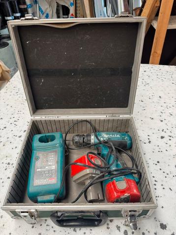 Makita Boormachine met Koffer, 2 Accu's en Lader beschikbaar voor biedingen