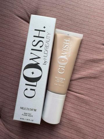 Huda Beauty Glowish 02 Fair Light beschikbaar voor biedingen