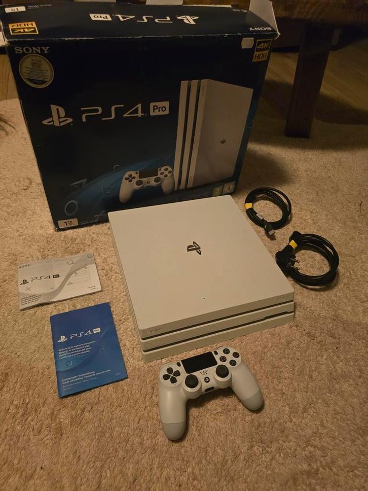PlayStation 4 Pro 12.02 1TB met controller en doos, Spelcomputers en Games, Spelcomputers | Sony PlayStation 4, Zo goed als nieuw
