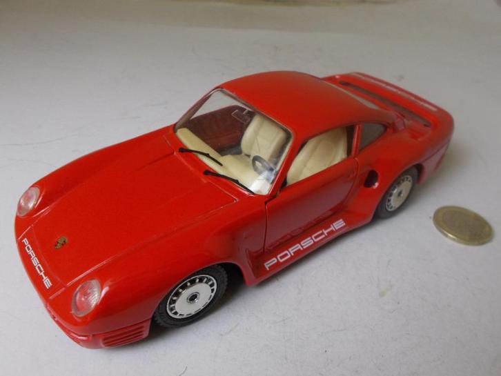 1983 Bburago PORSCHE 939. I.g.st. Schaal 1:24, Hobby en Vrije tijd, Modelauto's | 1:24, Zo goed als nieuw, Auto, Bburago, Ophalen of Verzenden