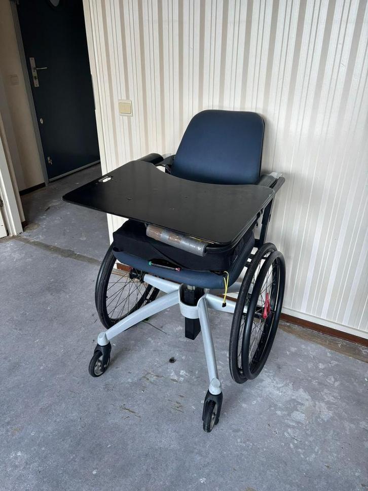Sowcare le triple wheels trippelrolstoel met werkblad, Diversen, Rolstoelen, Gebruikt, Elektrische rolstoel, Ophalen