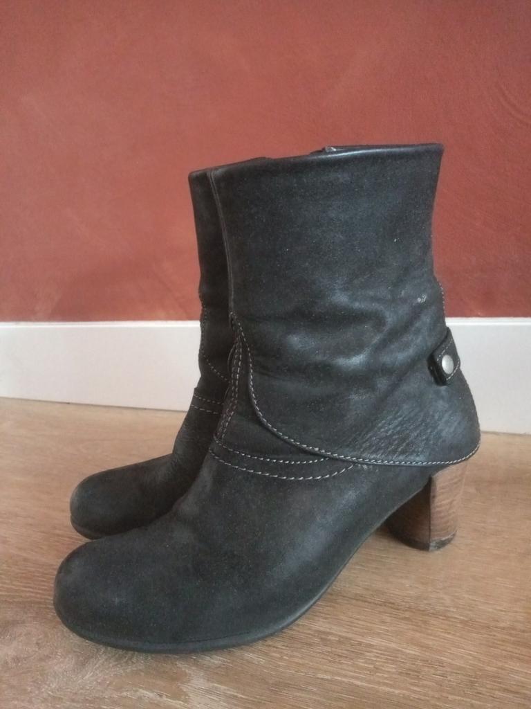 Wolky enkellaarsjes zwart mt 37, Kleding | Dames, Schoenen, Zo goed als nieuw, Zwart, Ophalen of Verzenden