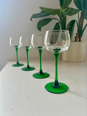 4 of meer vintage wijnglazen groene steel. Luminarc Elzas beschikbaar voor biedingen