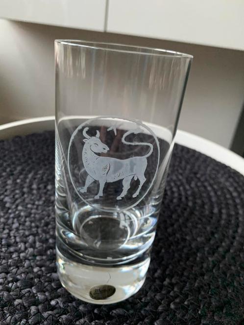 Kristallen glas MOSER met geslepen sterrenbeeld STIER, Antiek en Kunst, Antiek | Glas en Kristal, Ophalen of Verzenden