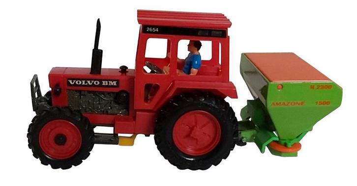 Britains 9521 Volvo BM +Siku 2050B Amazone kunstmeststrooier, Hobby en Vrije tijd, Modelauto's | 1:32, Zo goed als nieuw, Tractor of Landbouw