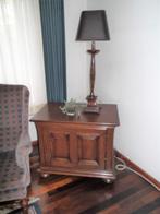 Een zgan donker eiken  klassieke hal / TV kast met een deur, Ophalen, Strak klassiek, Eikenhout, 50 tot 100 cm