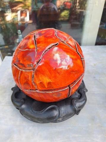 Wie weet  wie deze keramiek  soort zware bal gemaakt heeft  beschikbaar voor biedingen