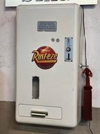 Werkende oude wandautomaat met sleutels emaille, Verzamelen, Automaten | Overige, Gebruikt, Ophalen of Verzenden