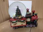 Kerst trein met sneeuwbol, speeldoos, Diversen, Kerst, ., Ophalen of Verzenden, Zo goed als nieuw, .