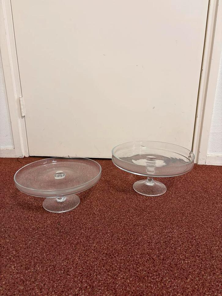 Glazen Taartschalen - Set van 2, Huis en Inrichting, Woonaccessoires | Schalen en Manden, Zo goed als nieuw, Schaal, Rond, Glas