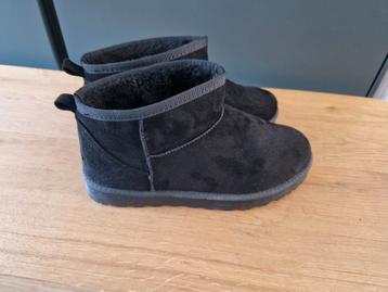 Zwarte Uggs maat 39 NIEUW zonder kaartje beschikbaar voor biedingen