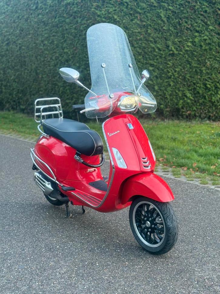 Vespa Sprint 2023! Rood! Chrome! 1ste eigenaar 6000KM, Fietsen en Brommers, Scooters | Vespa, Zo goed als nieuw, Overige modellen