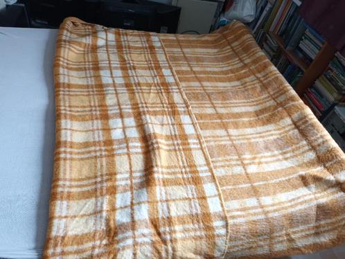 Zeer grote geblokte wollen deken geel didas.  217-190cm, Huis en Inrichting, Woonaccessoires | Plaids en Woondekens, Zo goed als nieuw