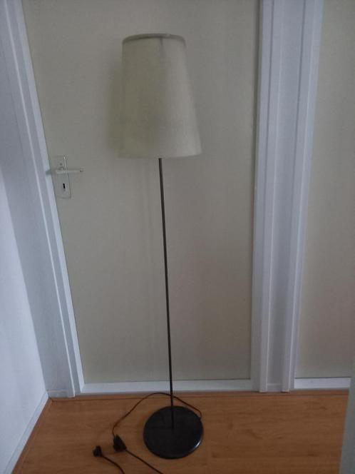 lamp, Huis en Inrichting, Lampen | Vloerlampen, Zo goed als nieuw, 150 tot 200 cm, Kunststof, Metaal, Ophalen