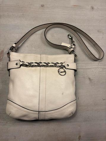 Coach vintage witte leer logo ketting schoudertas beschikbaar voor biedingen