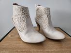 Laarsjes Street Shoes, Beige, Lage of Enkellaarzen, Ophalen of Verzenden, Gedragen